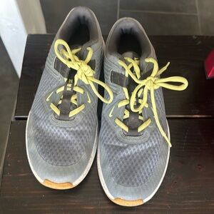 Nike men’s 8.5 sneakers